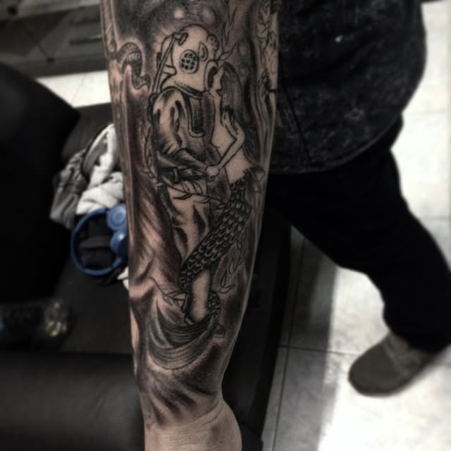 Black and grey realista